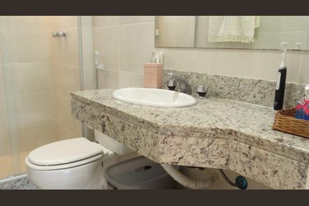 Apartamento à venda com 260m², 5 quartos e 3 vagas Apartamento à venda com 260m², 5 quartos e 3 vagasBanheiro quarto 3