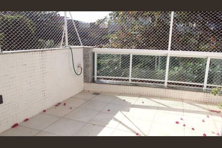 Apartamento à venda com 260m², 5 quartos e 3 vagas Apartamento à venda com 260m², 5 quartos e 3 vagasVaranda