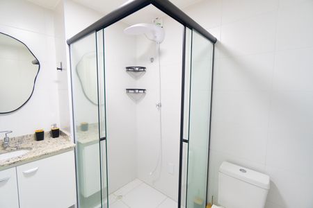 Banheiro de kitnet/studio para alugar com 1 quarto, 30m² em Vila Guarani (zona Sul), São Paulo