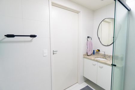 Banheiro de kitnet/studio para alugar com 1 quarto, 30m² em Vila Guarani (zona Sul), São Paulo