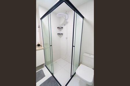 Banheiro de kitnet/studio para alugar com 1 quarto, 30m² em Vila Guarani (zona Sul), São Paulo