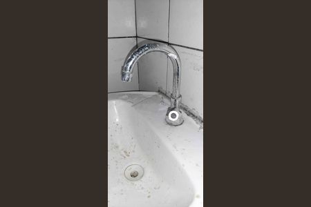 Banheiro social de casa para alugar com 1 quarto, 50m² em São Pedro, Osasco