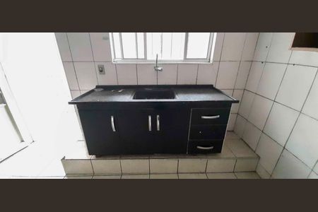 Cozinha de casa para alugar com 1 quarto, 50m² em São Pedro, Osasco