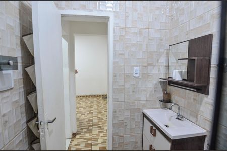 Banheiro de kitnet/studio para alugar com 1 quarto, 30m² em Tijuca, Rio de Janeiro