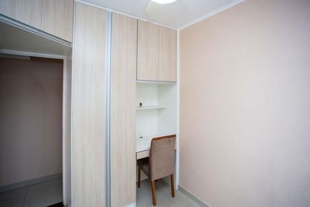 Quarto 2 de apartamento à venda com 2 quartos, 44m² em Canhema, Diadema