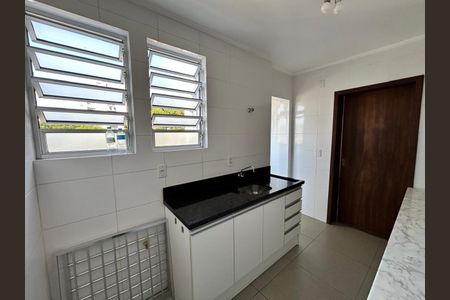 Cozinha de apartamento à venda com 4 quartos, 75m² em Petrópolis, Porto Alegre
