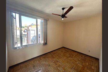 Quarto de apartamento à venda com 4 quartos, 75m² em Petrópolis, Porto Alegre