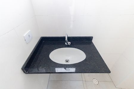 Banheiro de apartamento para alugar com 2 quartos, 39m² em Vila Bertioga, São Paulo