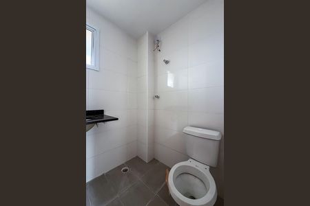 Banheiro de apartamento para alugar com 2 quartos, 40m² em Vila Bertioga, São Paulo