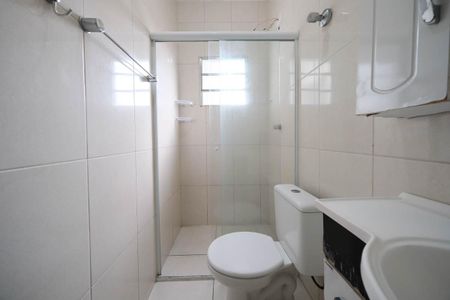 Banheiro de casa para alugar com 2 quartos, 70m² em Jardim Arize, São Paulo