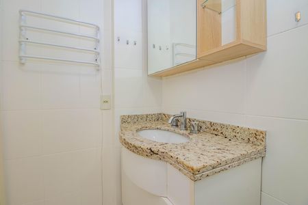Banheiro da Suíte de apartamento para alugar com 2 quartos, 76m² em Petrópolis, Porto Alegre