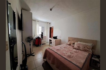 Casa à venda com 4 quartos, 231m² em Parque Santa Madalena, São Paulo