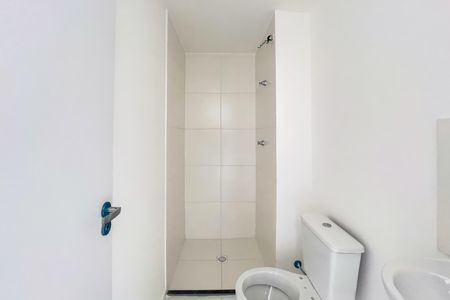 Banheiro de kitnet/studio para alugar com 1 quarto, 26m² em Chácara Inglesa, São Paulo