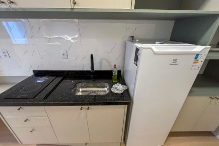 Cozinha de kitnet/studio à venda com 1 quarto, 18m² em Vila Santo Estefano, São Paulo