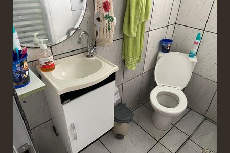 Banheiro  social de casa à venda com 1 quarto, 158m² em Vila Albano, São Paulo