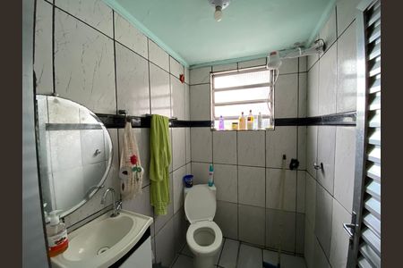 Banheiro social de casa à venda com 1 quarto, 158m² em Vila Albano, São Paulo