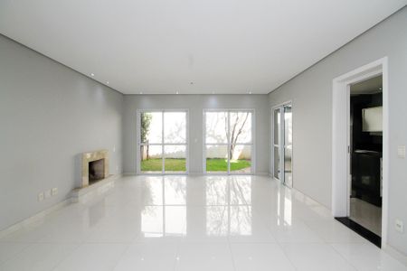 Sala de casa de condomínio para alugar com 4 quartos, 189m² em Jardim Passargada I, Cotia