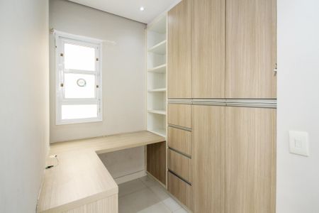 Escritório de casa de condomínio para alugar com 4 quartos, 189m² em Jardim Passargada I, Cotia