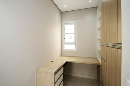 Casa de condomínio para alugar com 189m², 4 quartos e 3 vagas Casa de condomínio para alugar com 189m², 4 quartos e 3 vagasEscritório