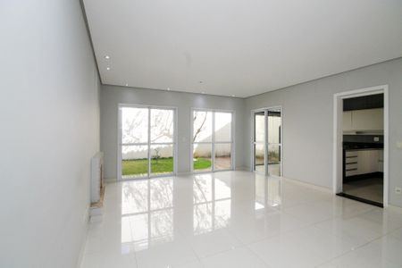 Sala de casa de condomínio para alugar com 4 quartos, 189m² em Jardim Passargada I, Cotia