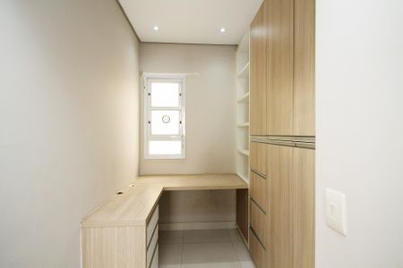 Casa de condomínio para alugar com 189m², 4 quartos e 3 vagas Casa de condomínio para alugar com 189m², 4 quartos e 3 vagasEscritório