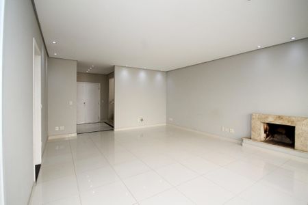 Casa de condomínio para alugar com 189m², 4 quartos e 3 vagas Casa de condomínio para alugar com 189m², 4 quartos e 3 vagasSala