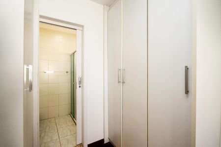 Casa de condomínio para alugar com 189m², 4 quartos e 3 vagas Casa de condomínio para alugar com 189m², 4 quartos e 3 vagasCloset Suíte 1