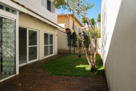 Casa de condomínio para alugar com 189m², 4 quartos e 3 vagas Casa de condomínio para alugar com 189m², 4 quartos e 3 vagasQuintal