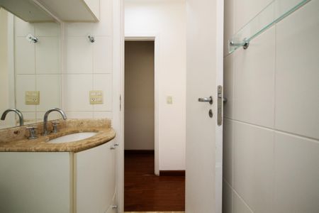 Casa de condomínio para alugar com 189m², 4 quartos e 3 vagas Casa de condomínio para alugar com 189m², 4 quartos e 3 vagasBanheiro Suíte 2