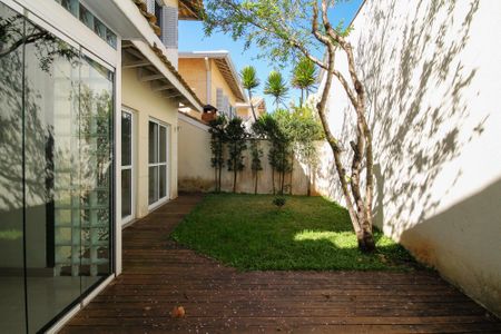 Casa de condomínio para alugar com 189m², 4 quartos e 3 vagas Casa de condomínio para alugar com 189m², 4 quartos e 3 vagasQuintal