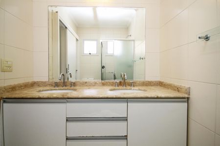 Casa de condomínio para alugar com 189m², 4 quartos e 3 vagas Casa de condomínio para alugar com 189m², 4 quartos e 3 vagasBanheiro Suíte 1