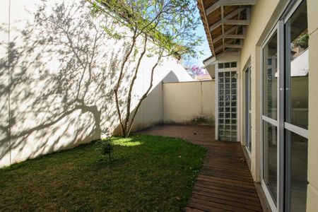 Casa de condomínio para alugar com 189m², 4 quartos e 3 vagas Casa de condomínio para alugar com 189m², 4 quartos e 3 vagasQuintal