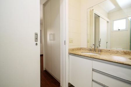 Casa de condomínio para alugar com 189m², 4 quartos e 3 vagas Casa de condomínio para alugar com 189m², 4 quartos e 3 vagasBanheiro Suíte 1