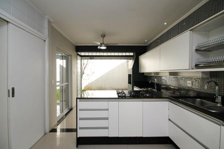 Cozinha de casa de condomínio para alugar com 4 quartos, 189m² em Jardim Passargada I, Cotia