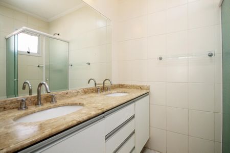 Casa de condomínio para alugar com 189m², 4 quartos e 3 vagas Casa de condomínio para alugar com 189m², 4 quartos e 3 vagasBanheiro Suíte 1