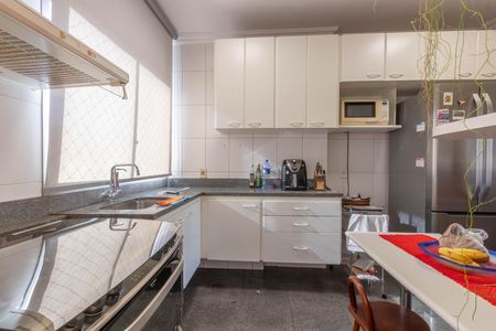 Cozinha de apartamento à venda com 4 quartos, 140m² em Vila Paris, Belo Horizonte