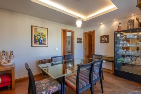 Apartamento à venda com 140m², 4 quartos e 2 vagas Apartamento à venda com 140m², 4 quartos e 2 vagasSala de Jantar