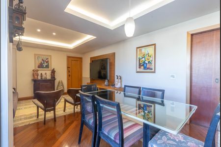 Apartamento à venda com 140m², 4 quartos e 2 vagas Apartamento à venda com 140m², 4 quartos e 2 vagasSala de Jantar