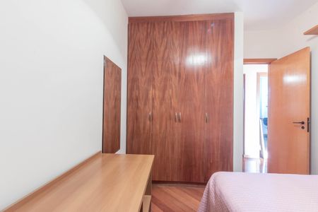 Quarto de apartamento à venda com 4 quartos, 140m² em Vila Paris, Belo Horizonte