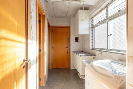 Apartamento à venda com 140m², 4 quartos e 2 vagas Apartamento à venda com 140m², 4 quartos e 2 vagasÁrea de Serviço