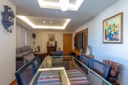 Apartamento à venda com 140m², 4 quartos e 2 vagas Apartamento à venda com 140m², 4 quartos e 2 vagasSala de Jantar