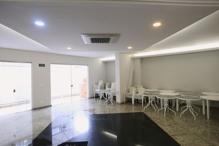 Apartamento à venda com 110m², 4 quartos e 2 vagas Apartamento à venda com 110m², 4 quartos e 2 vagasÁrea comum - Salão de festas
