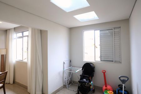 Apartamento à venda com 110m², 4 quartos e 2 vagas Apartamento à venda com 110m², 4 quartos e 2 vagasSala 1