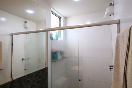 Apartamento à venda com 110m², 4 quartos e 2 vagas Apartamento à venda com 110m², 4 quartos e 2 vagasBanheiro da Suíte