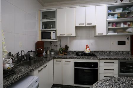 Apartamento à venda com 110m², 4 quartos e 2 vagas Apartamento à venda com 110m², 4 quartos e 2 vagasCozinha e Área de Serviço