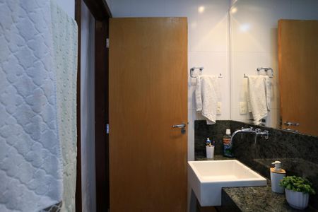 Apartamento à venda com 110m², 4 quartos e 2 vagas Apartamento à venda com 110m², 4 quartos e 2 vagasBanheiro da Suíte