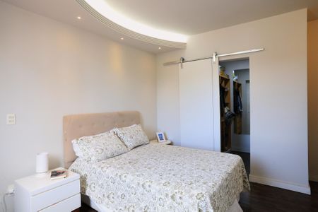 Apartamento à venda com 110m², 4 quartos e 2 vagas Apartamento à venda com 110m², 4 quartos e 2 vagasSuíte