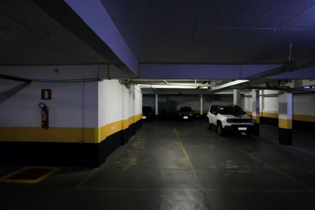 Garagem de apartamento à venda com 3 quartos, 110m² em Ana Lúcia, Belo Horizonte