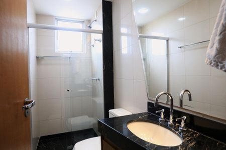 Apartamento à venda com 110m², 4 quartos e 2 vagas Apartamento à venda com 110m², 4 quartos e 2 vagasBanheiro