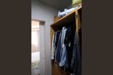 Apartamento à venda com 110m², 4 quartos e 2 vagas Apartamento à venda com 110m², 4 quartos e 2 vagasCloset da suíte